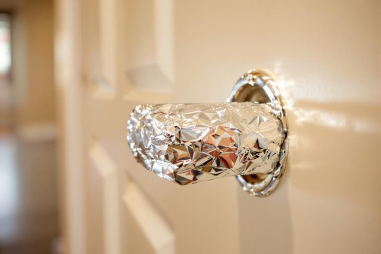 Papier aluminium sur les poignées de porte : c’est quoi cette astuce devenue populaire sur les réseaux sociaux.jpg